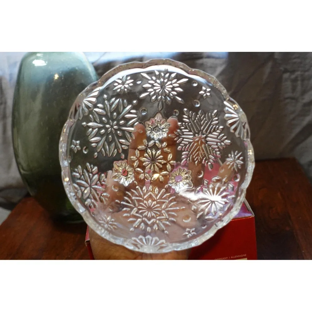 Vintage Mikasa clear‎ glass snowflake footed bowl 6 1/4 inches